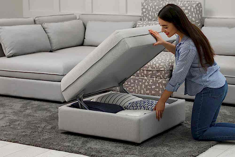 salonda fonksiyonel mobilya